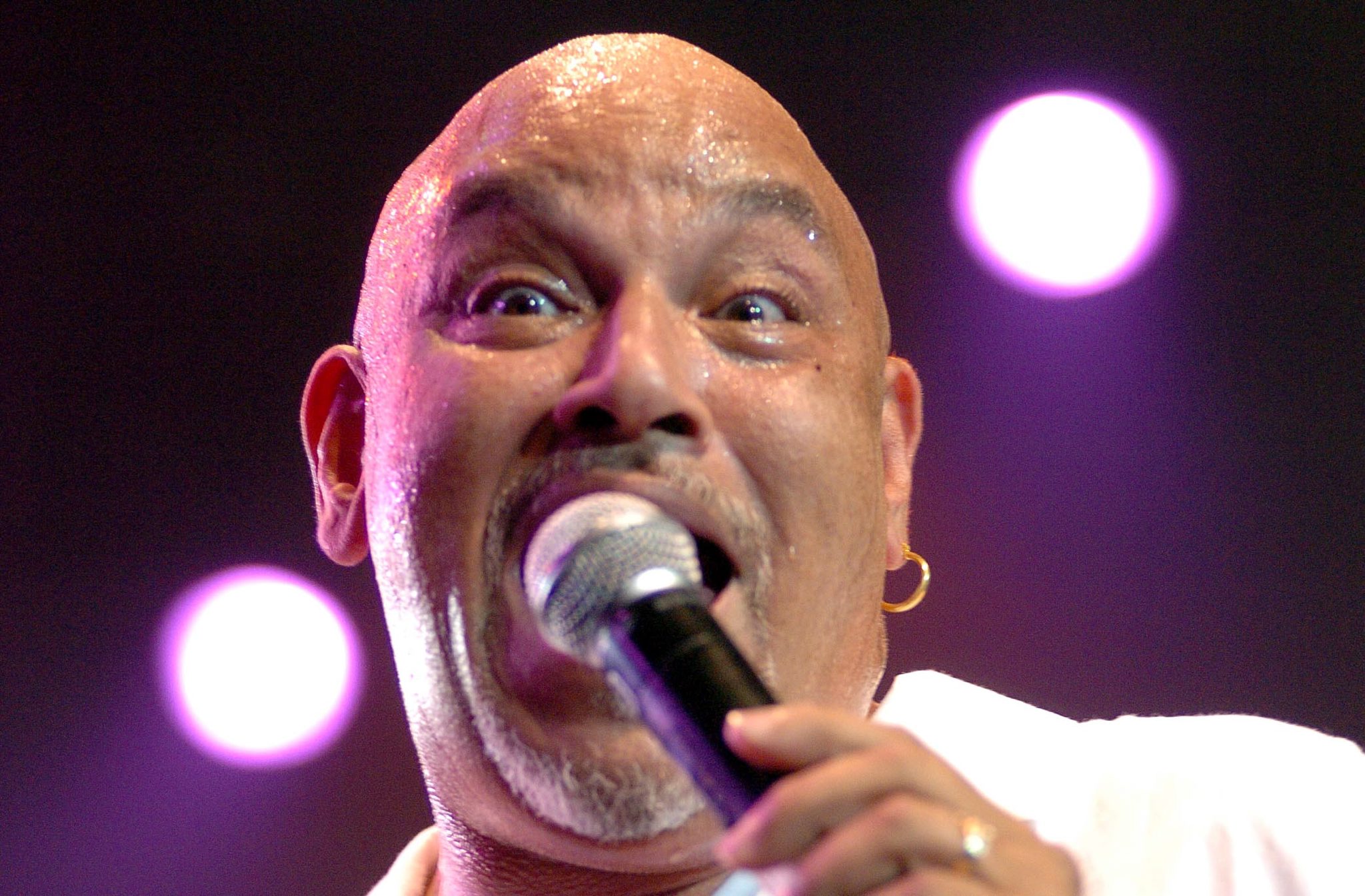 Vokalis jazz asal AS, Phil Perry, saat tampil dalam Jakjazz 2006.