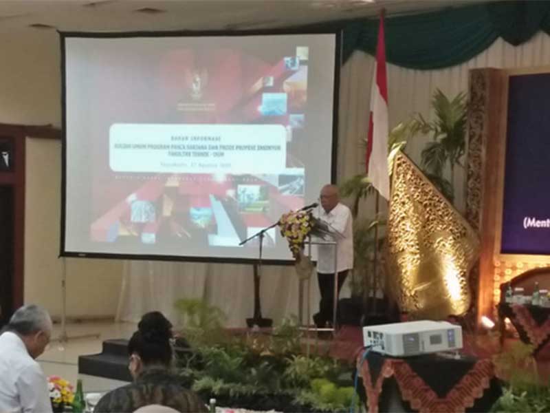 Menteri PUPR Basuki Hadimoeljono saat memberi kuliah umum untuk mahasiswa baru Program Pascasarjana Fakultas Teknik UGM, Selasa (27/8) 