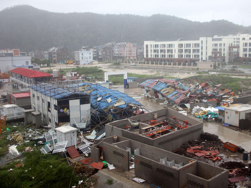 Topan Lekima merusak pemukiman warga di kota Wenling, Tiongkok Selatan.