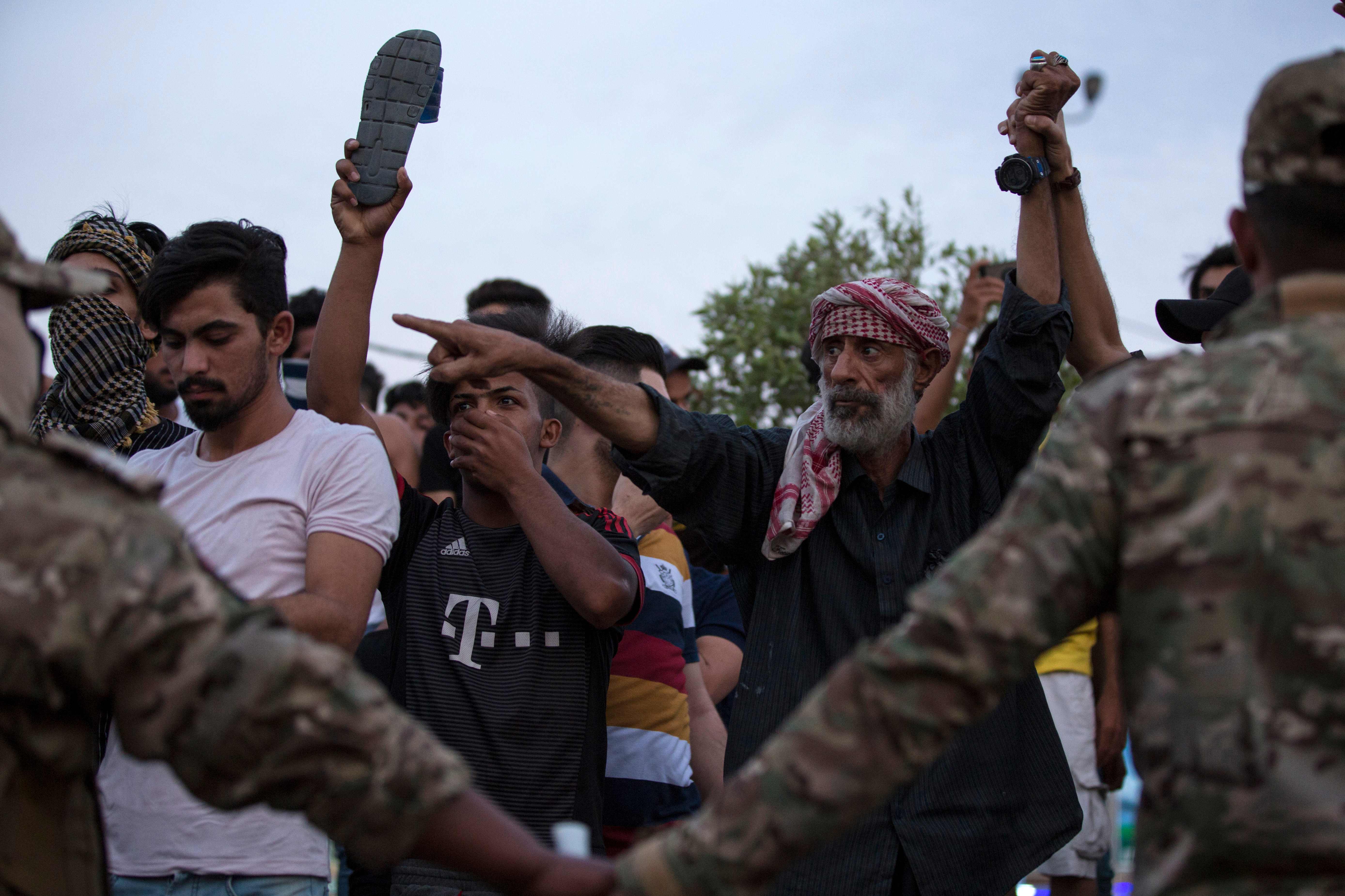 Rakyat Irak menggelar demonstrasi terhadap maraknya korupsi di negara tersebut