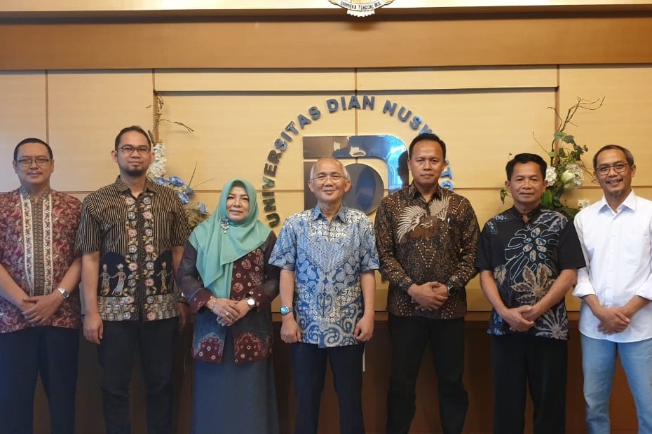 Rektor UBSI Mochamad Wahyudi (ketiga dari kanan) bersama jajaran pimpinan Udinus.