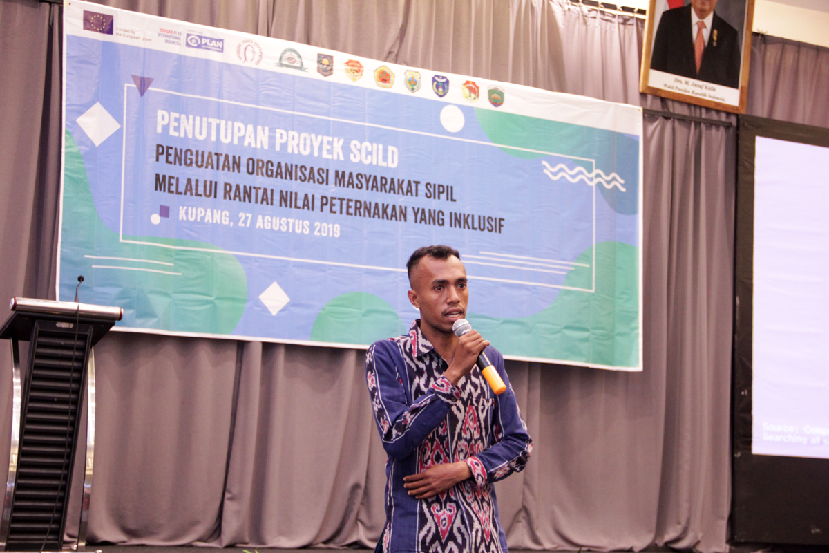 Kosmas Talo, remaja desa di Kabupaten Belu, Nusa Tenggara Timur memilih menjadi peternak setelah mendapat pelatihan lewat proyek Sclid.