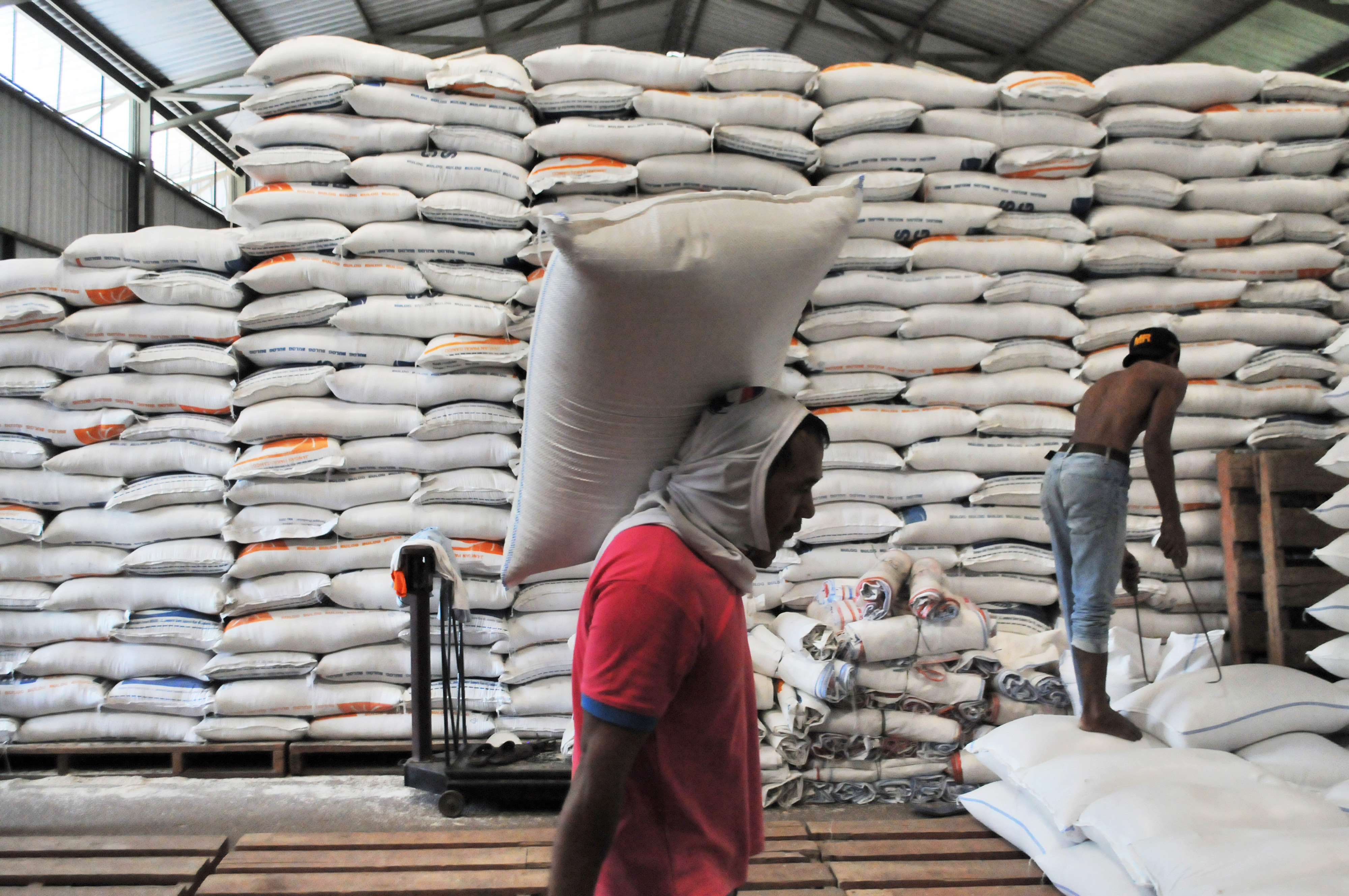 Stok beras di Gudang Bulog