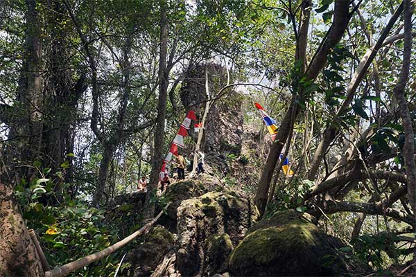 Sedekah bumi yang berlangsung di Desa Banjarpanepen, Kecamatan Sumpiuh, Banyumas, Jawa Tengah, Senin (2/9).