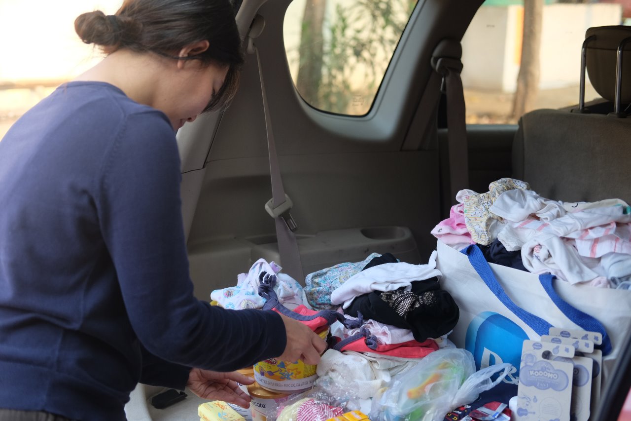 Anggota Mamapedia sedag menyusun bantuan untuk Ayesha