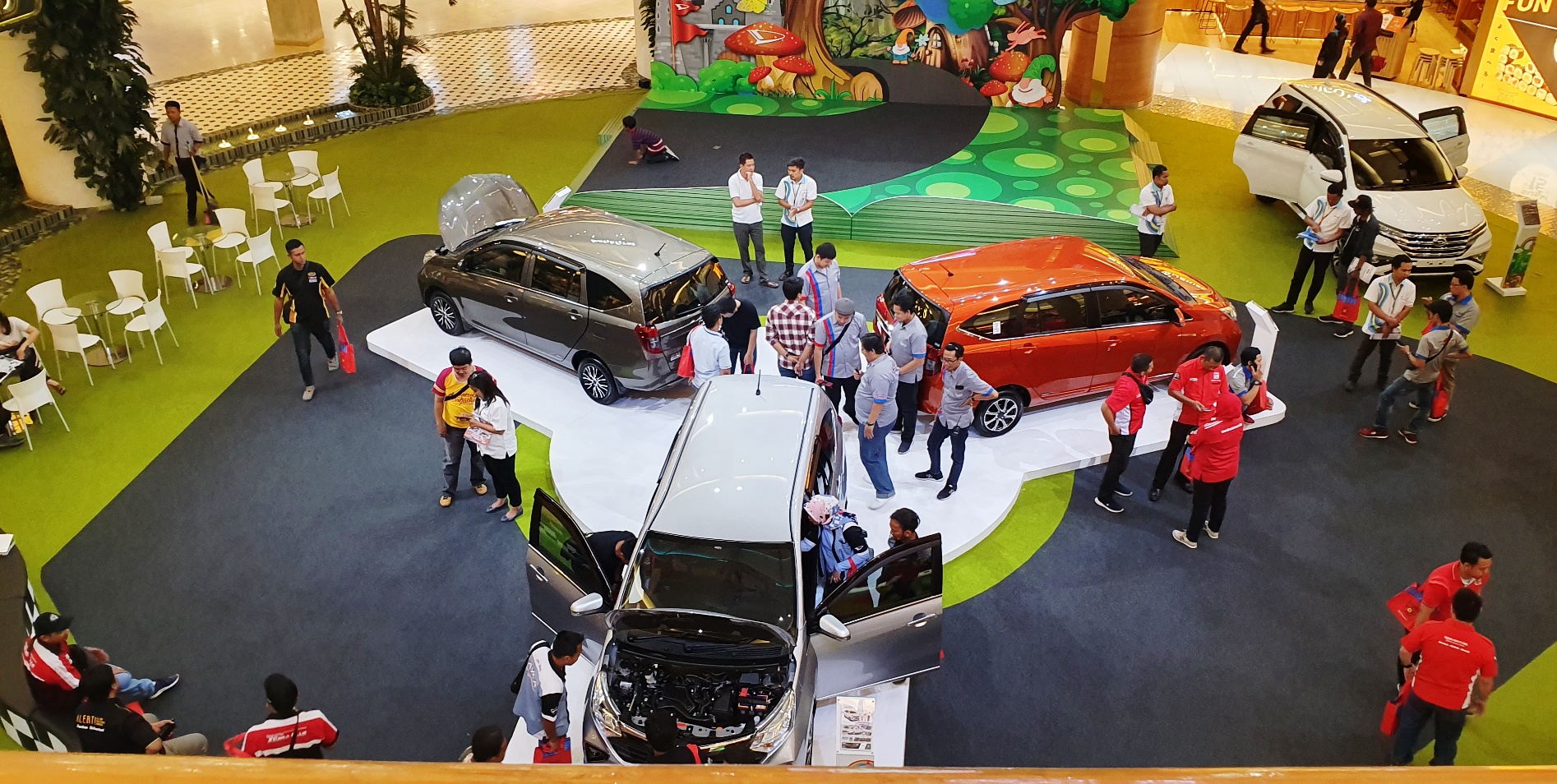 Sahabat Klub berkunjung ke Summarecon Mall Serpong untuk melihat Pameran mobil Daihatsu.