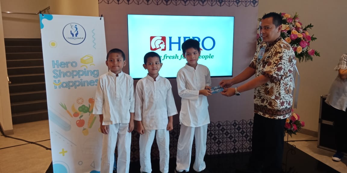 Hero Group melakukan edukasi belanja cerdas pada siswa dan anak yatim
