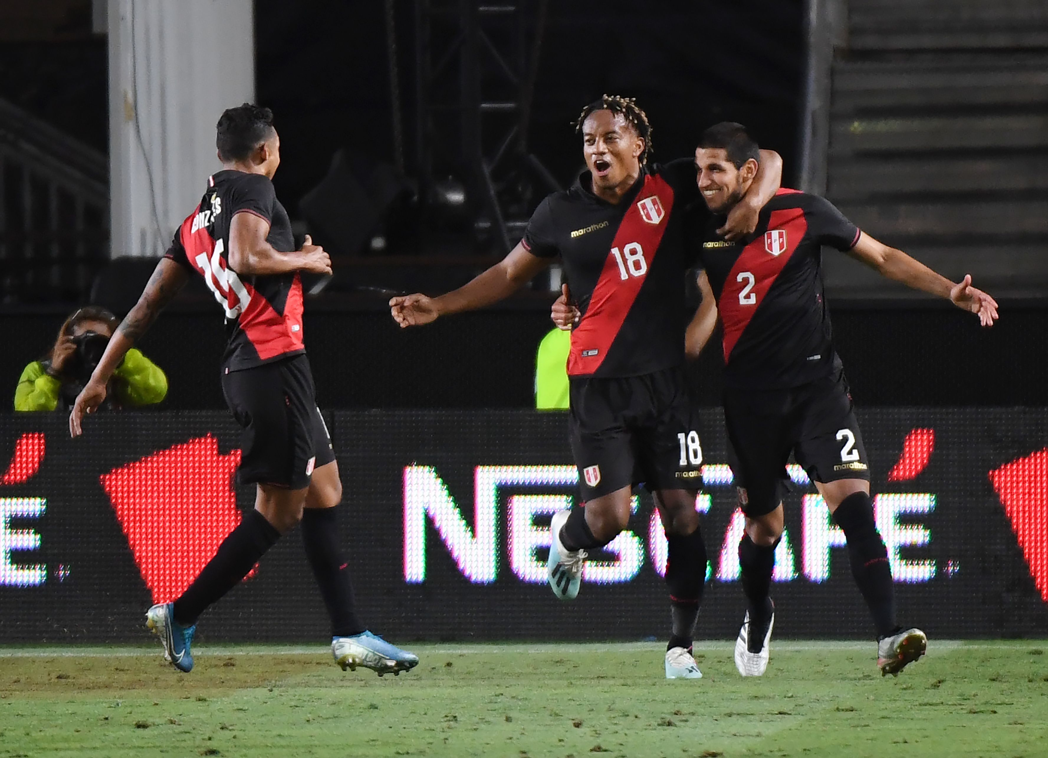 Luis Abram (kanan) melakukan selebrasi usai mencetak gol ke gawang Brasil.