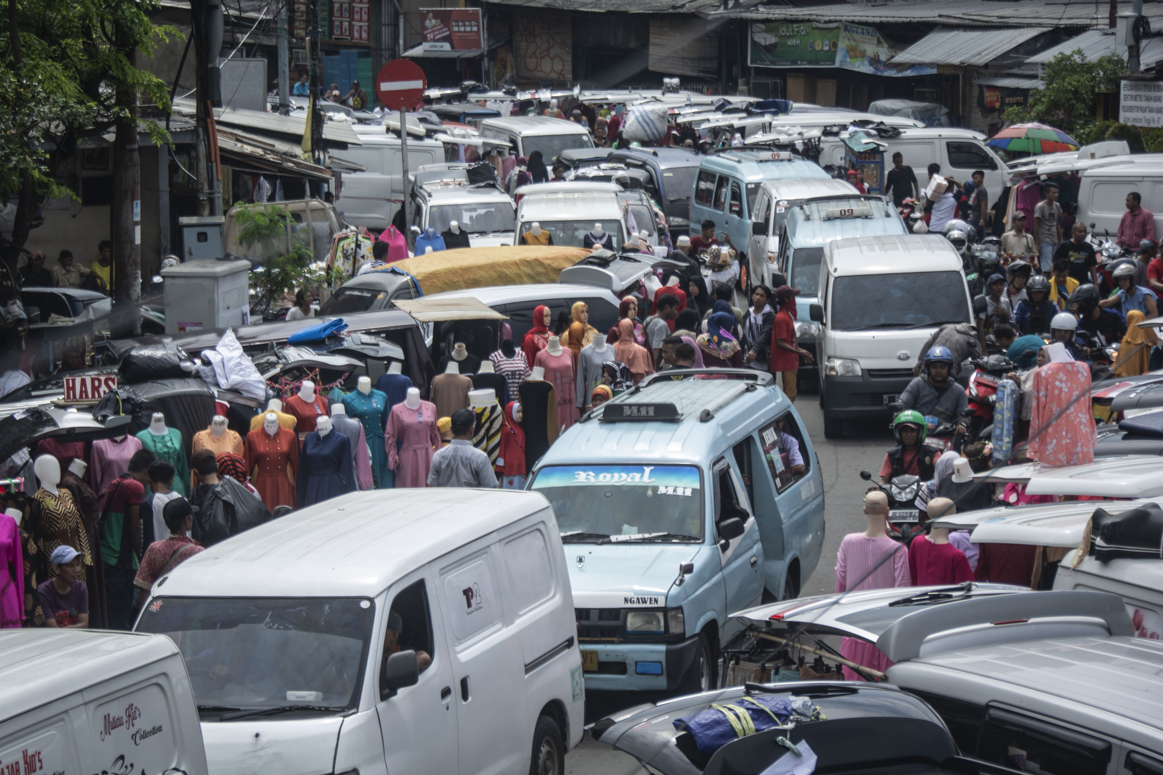 Pasar Tasik Tanah Abang, Jakarta, beberapa waktu silam.