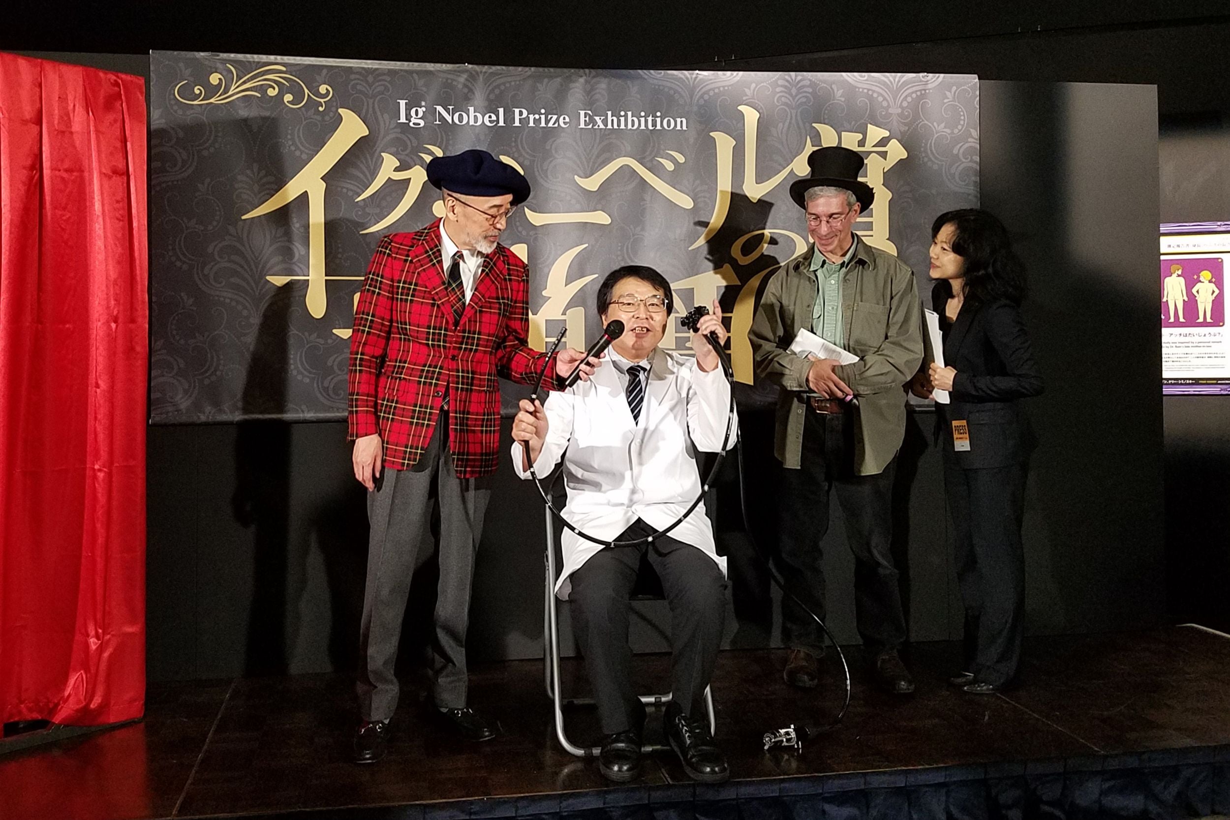 Upacara pembagian Ig Nobel 2018