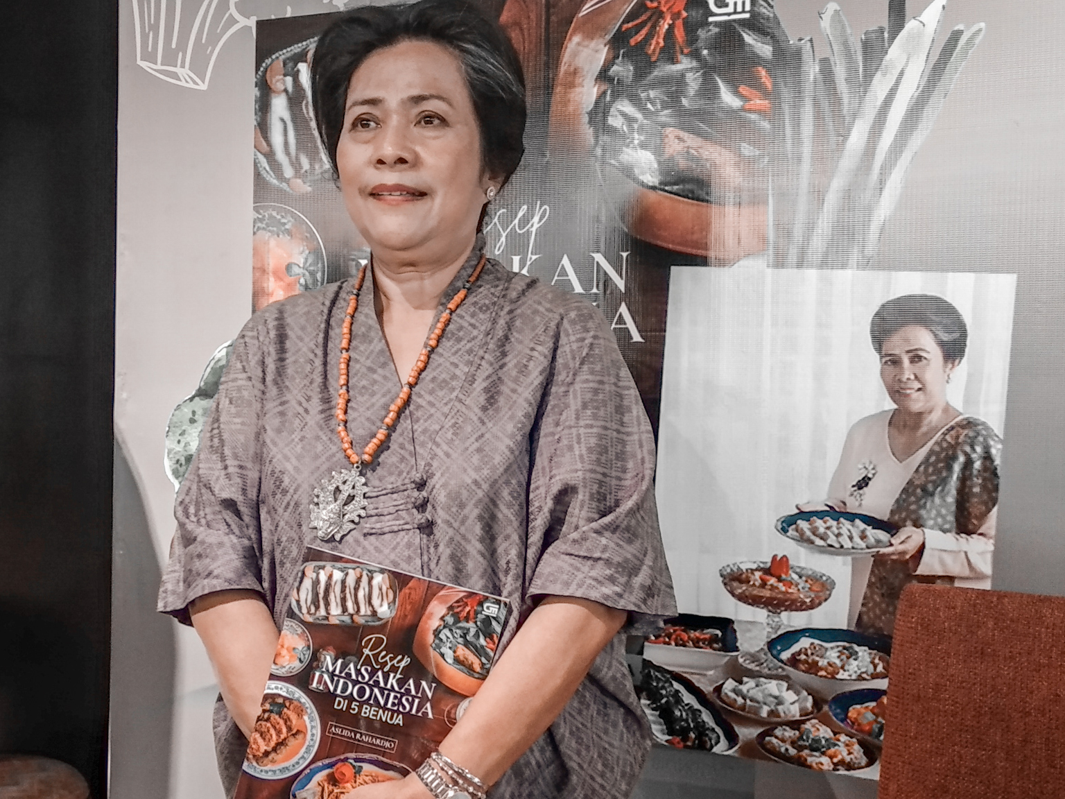Aslida Rahardjo saat peluncuran bukunya, Resep Masakan Indonesia di 5 Benua, di Jakarta, Sabtu (21/9).