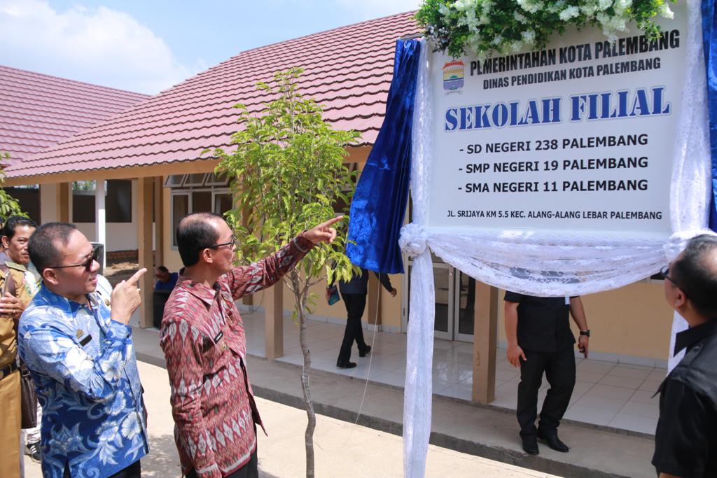 Walikota Palembang meresmikan sekolah filial di Kota Palembang. Adapun sejumlah sekolah yang menjadi sekolah filial