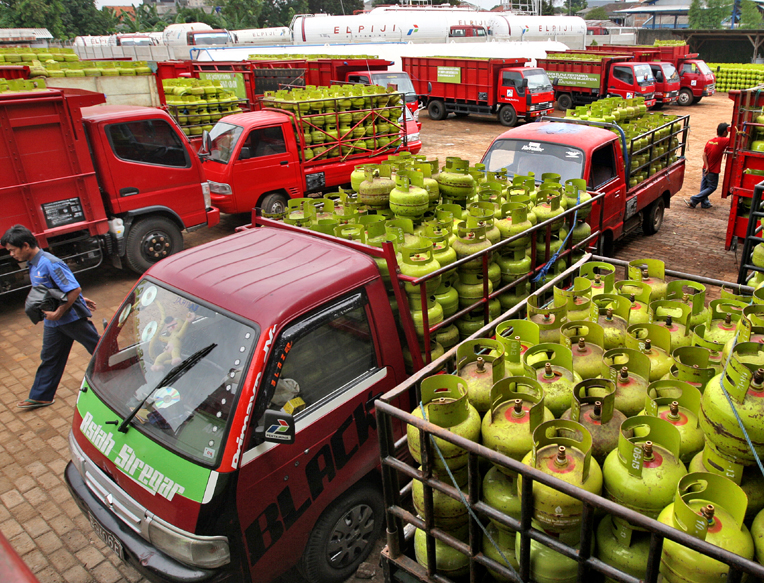 Truk pengangkut gas elpiji 