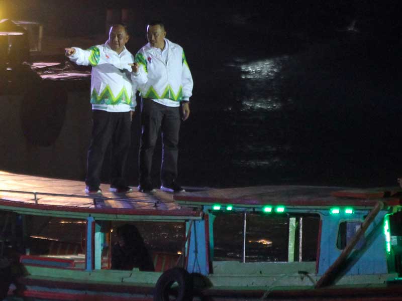 Menteri Pemuda dan Olahraga Indonesia Imam Nahrawi (kanan) bersama Ketua Umum KONI Pusat Marciano .