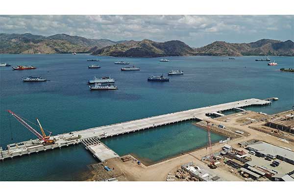 Foto udara proyek pembangunan Pelabuhan Gili Mas di Kecamatan Lembar, Lombok Barat, NTB, Selasa (23/7/2019).