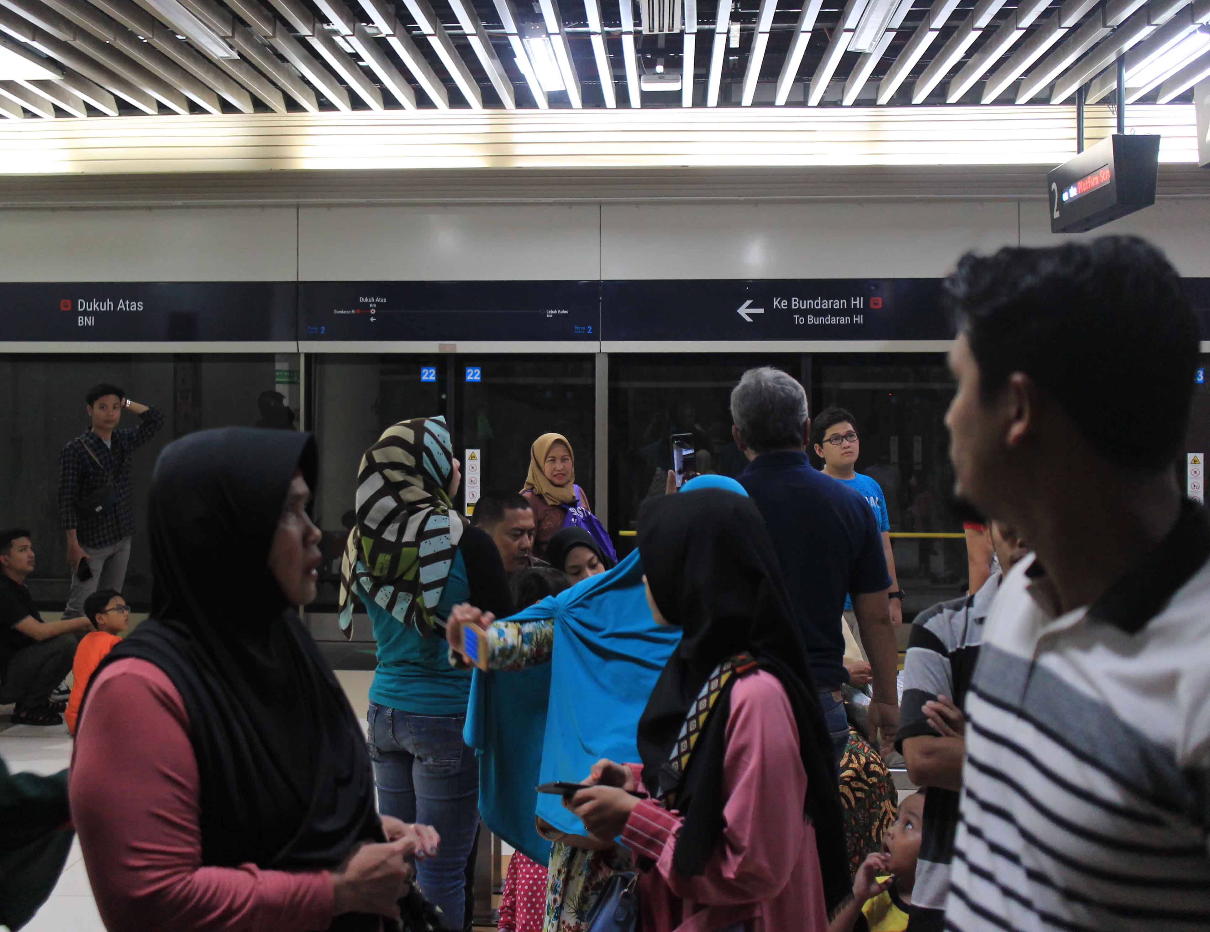 Situasi di stasiun MRT Jakarta