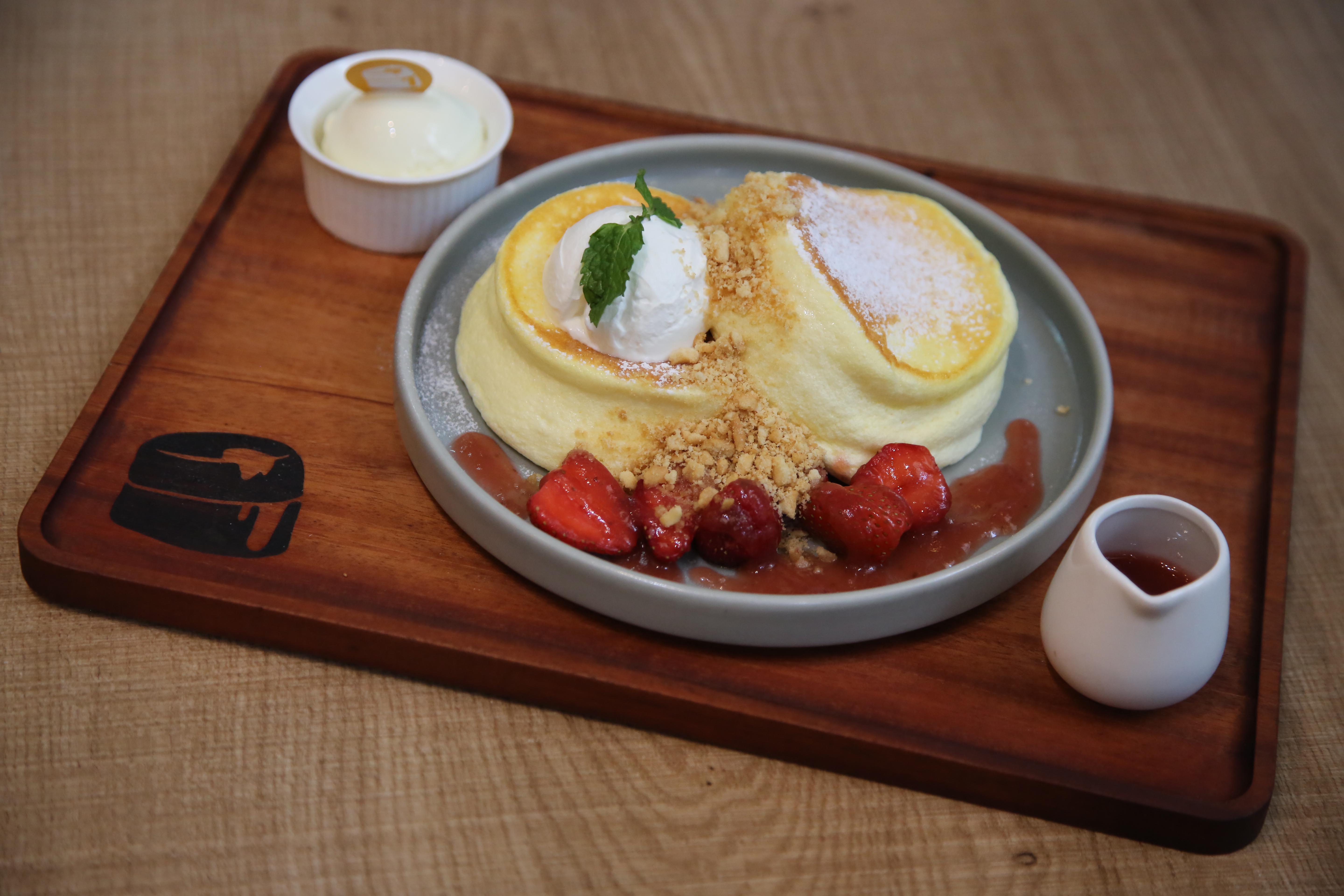 Menu makanan di Pan & Co Japanese Fluffy Pancakes, Mall Kelapa Gading, Jakarta.