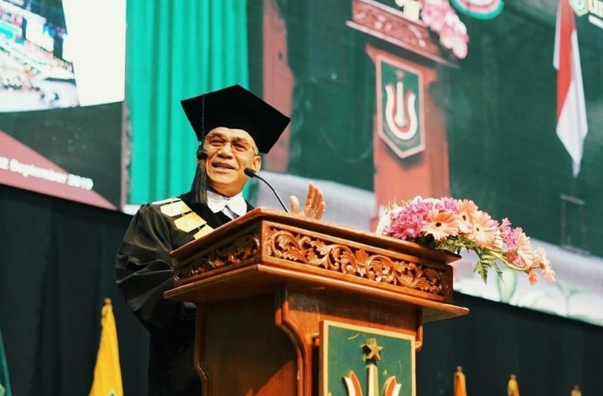 Rektor Universitas Nasional El Amry Bermawi Putera pada acara wisuda di JCC, Minggu (22/9).