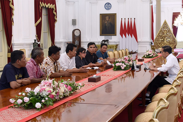Jokowi Terima Petani Pengunjuk Rasa di Istana