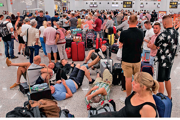 Wisatawan Terdampar di Eropa