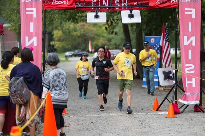 Acara Batik 5K Fun Run and Walk di Lake Fairfax Park, Reston, Negara bagian Virginia pada Sabtu (14/9). 