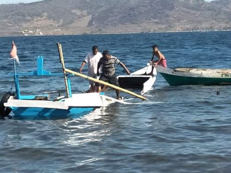 Korban Tabrakan Kapal di Flores Timur Masih Dicari: oleh tim SAR.