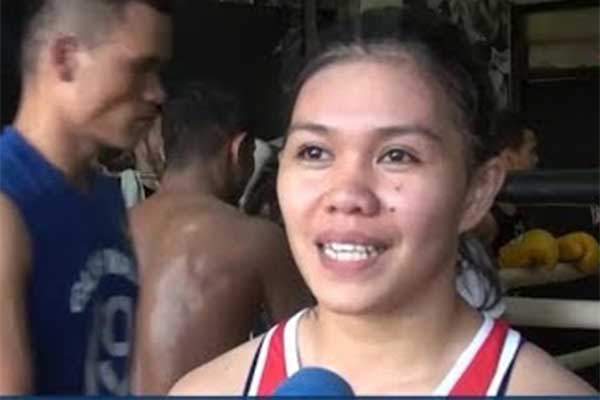 Petinju wanita Indonesia Felmy Sumaehe