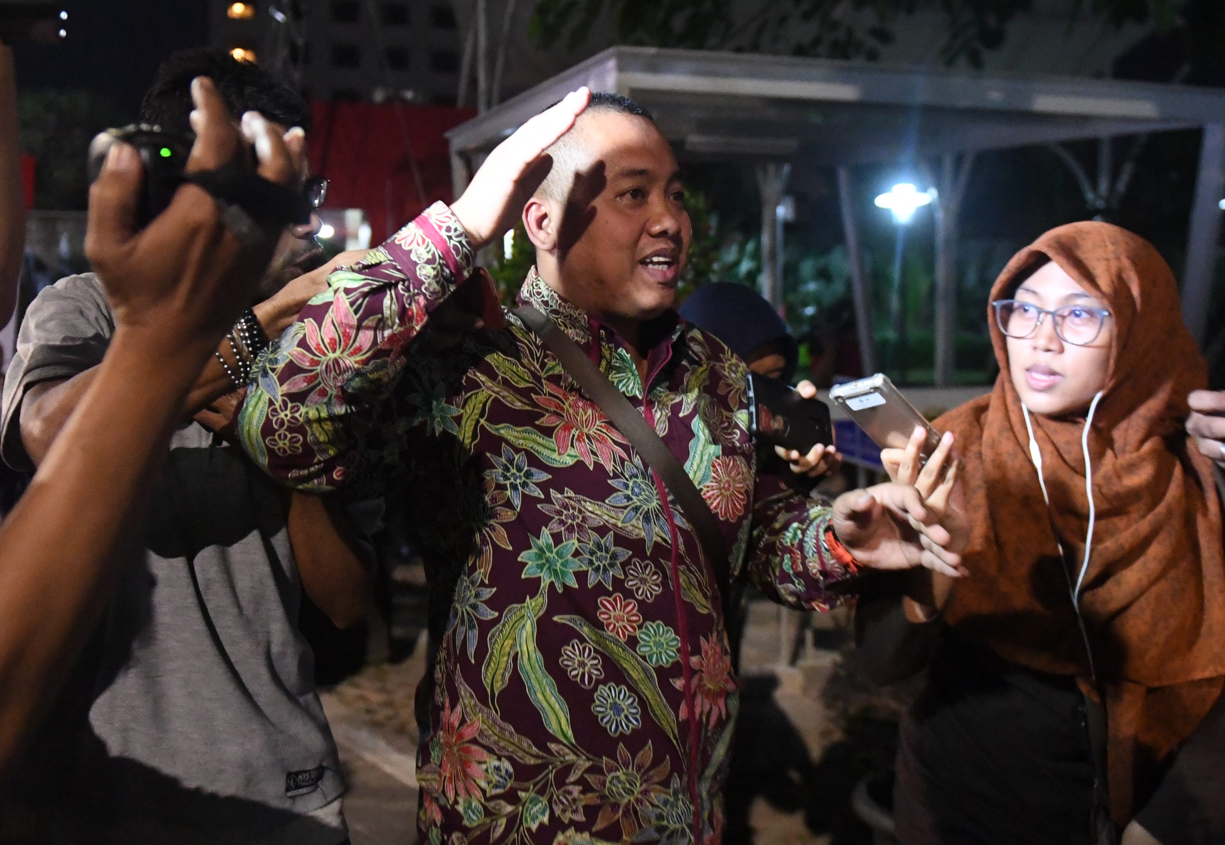 Asisten Pribadi Menpora Miftahul Ulum saat diperiksa KPK