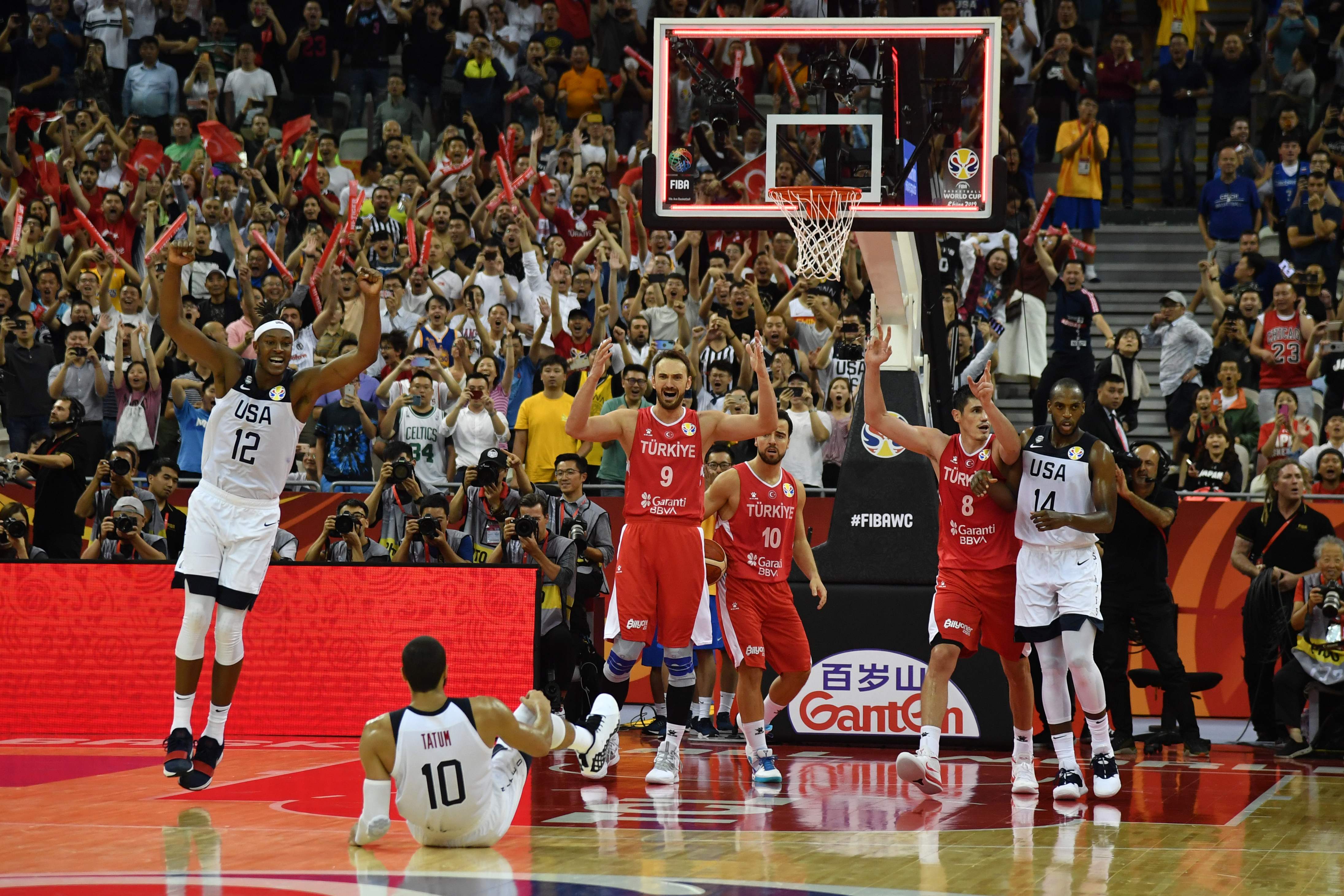 Laga Kejuaraan Dunia Bola Basket antara AS dan Turki