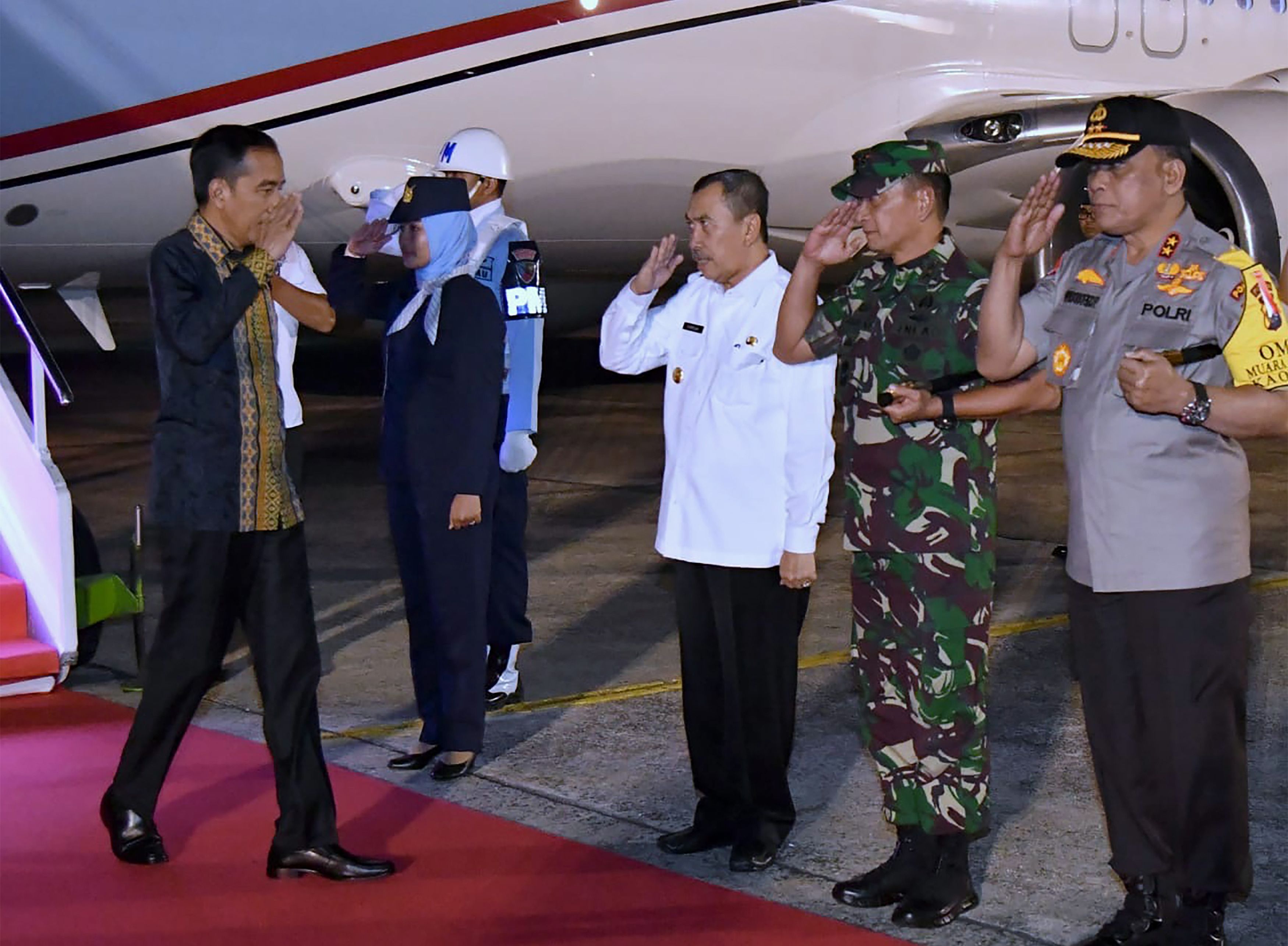 Presiden Jokowi tiba di Pekanbaru guna memimpin rapat terbatas karhutla