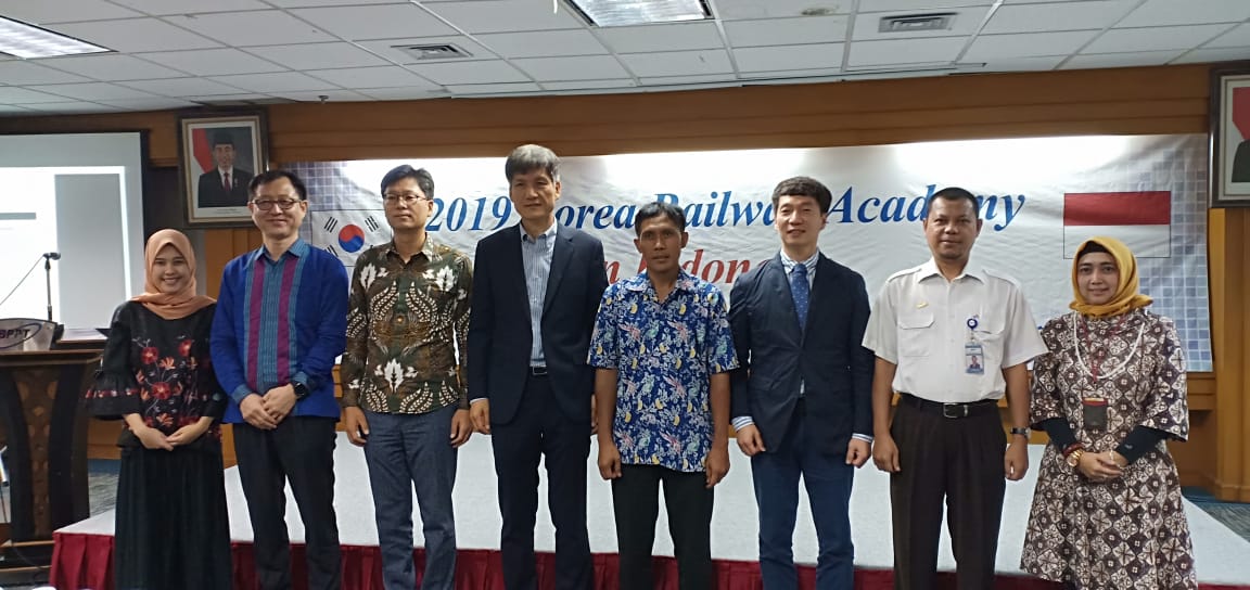 KOREA Rail Network Authority berkerja sama dengan Kotra (Korea Trade-Investment Promotion Agency) gelar Sekolah Perkeretaapian Indonesia.