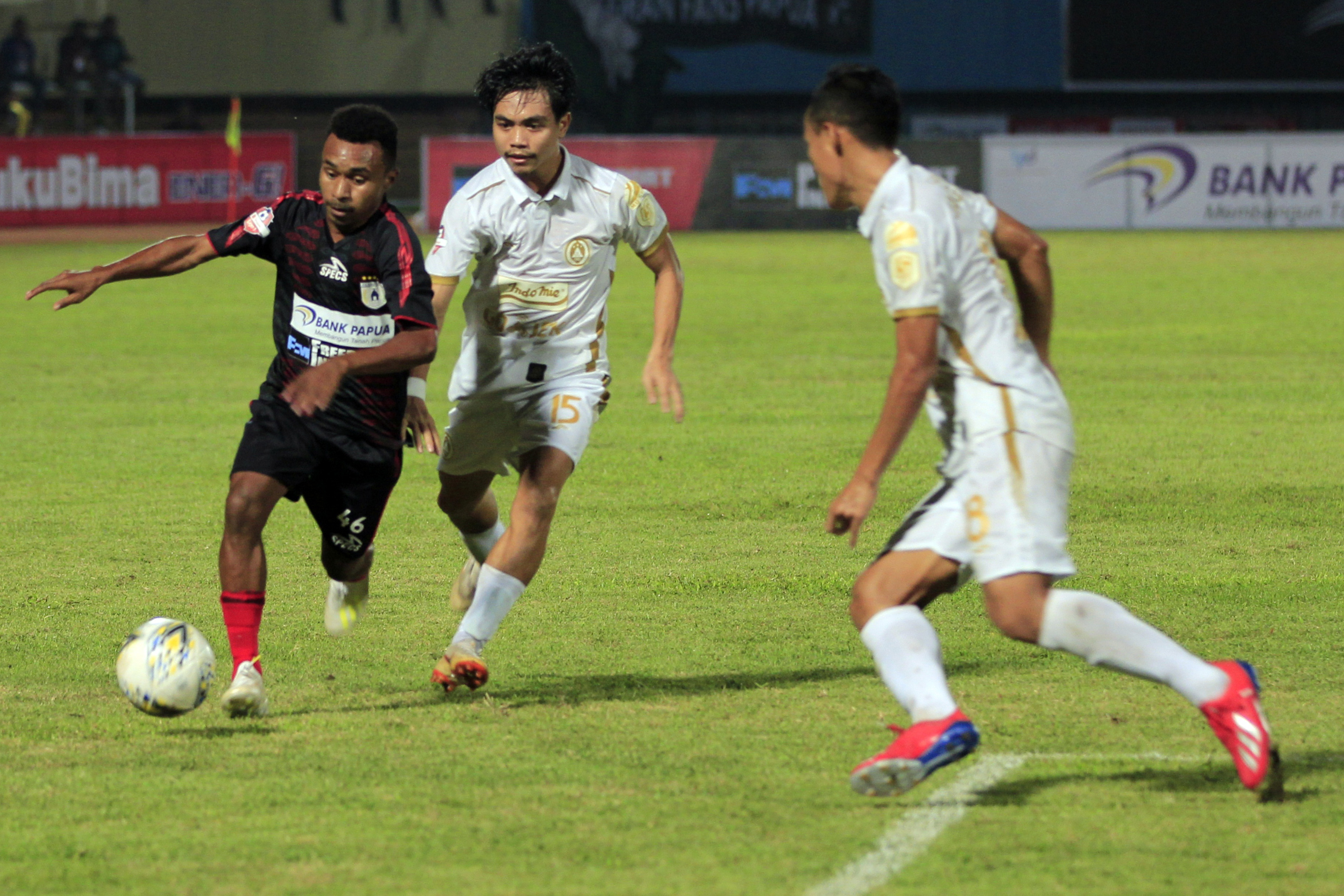 PS Sleman berkostum putih 