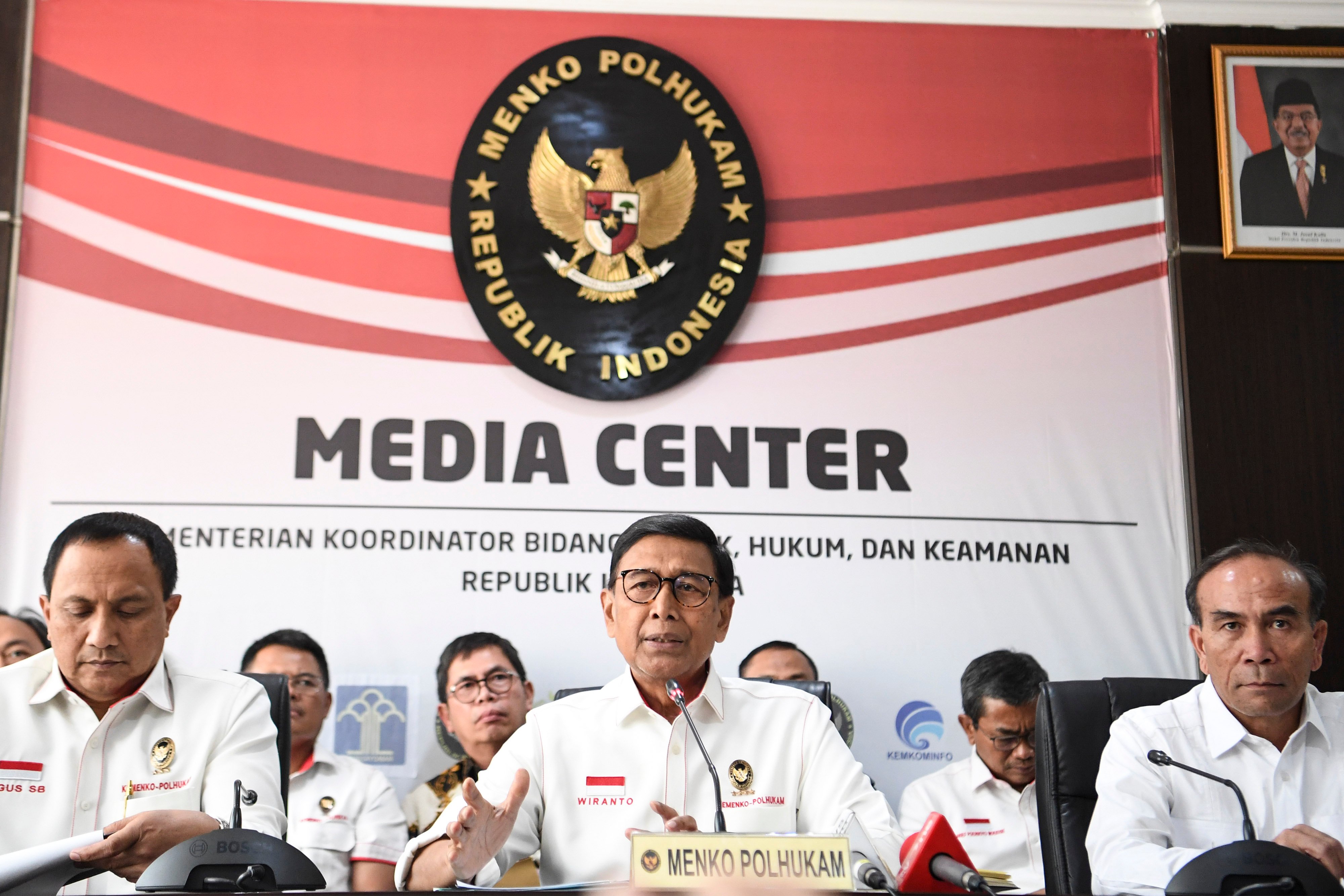 Menteri Koordinator Bidang Politik, Hukum, dan Keamanan Wiranto.