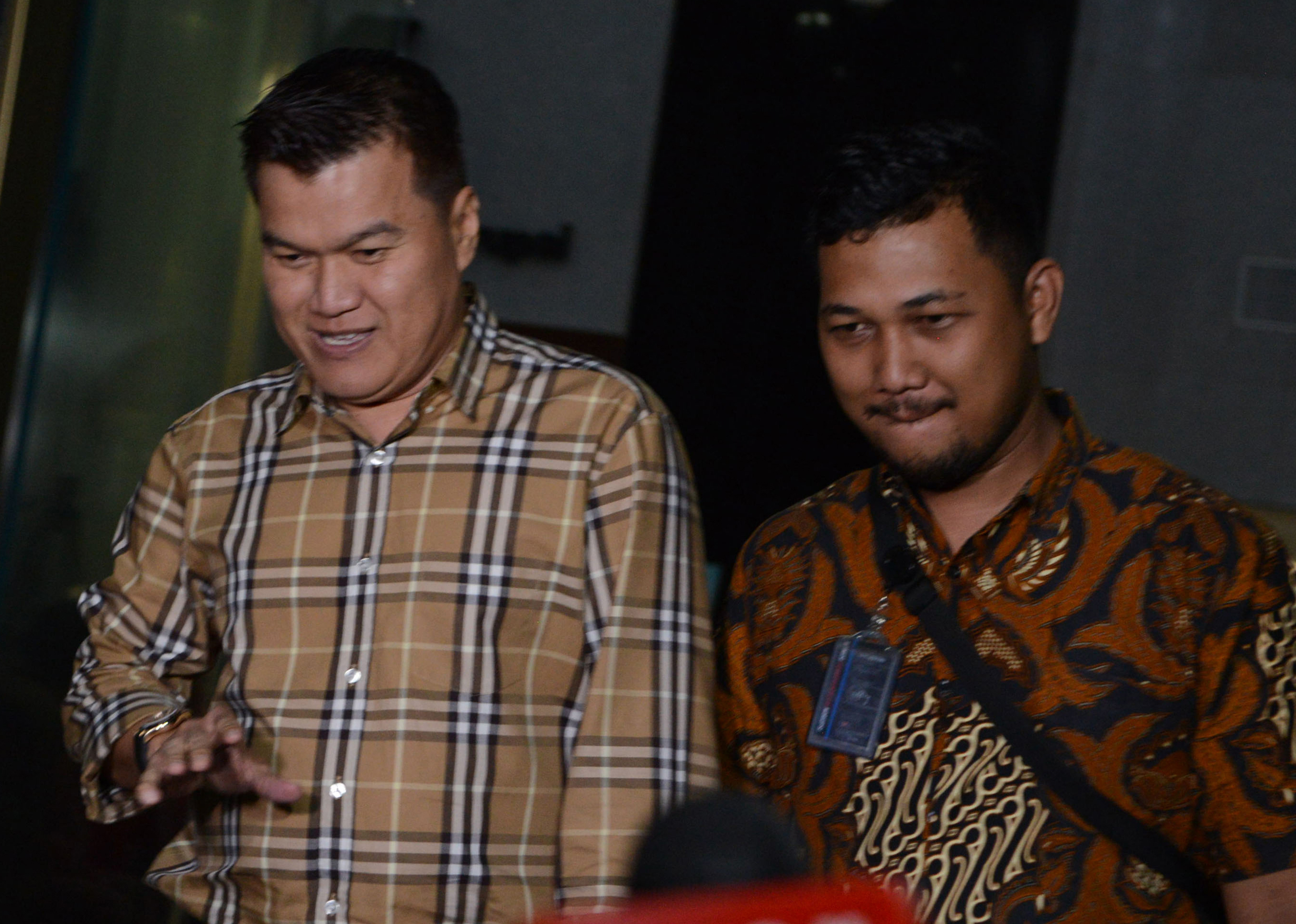 Terpidana perkara korupsi e-KTP pengusaha Andi Agustinus alias Andi Narogong (kiri) 