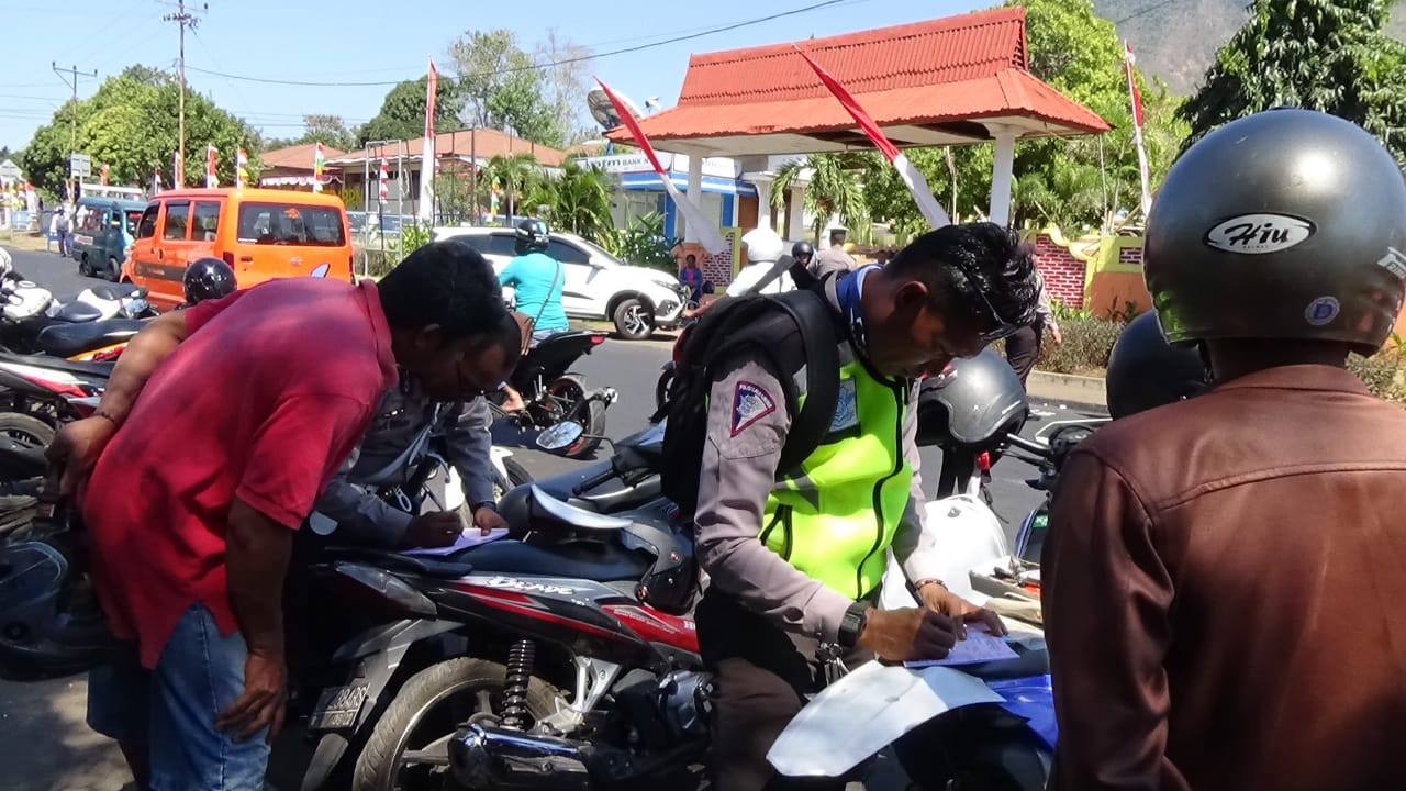 Tim lantas polres dan samsat meningkatkan operasi tilang di jalan-jalan untuk mengecek kendaraan yang belum bayar pajak. 