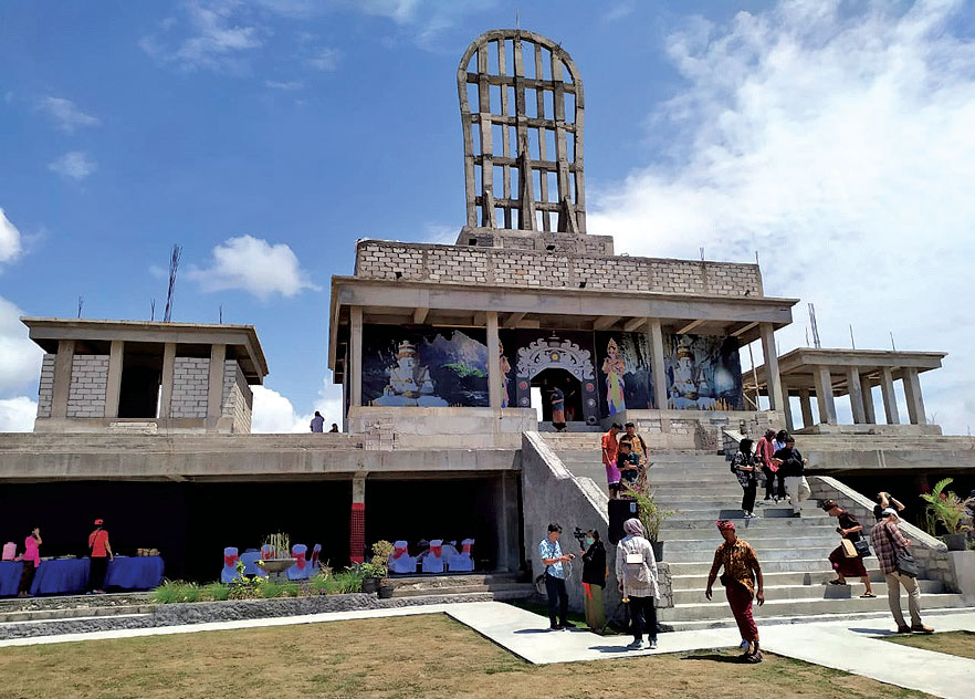 DESA WISATA:Wisatawan melihat kawasan Balai Gunung Payung Cultural Park di Desa Kutuh, Kabupaten Badung, Bali