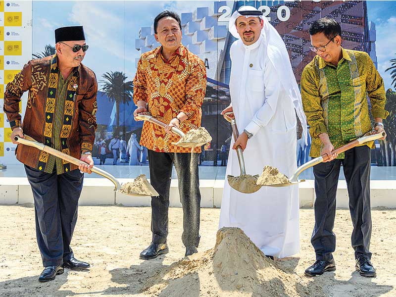 Dubes Indonesia untuk Uni Emirat Arab Hussain Bagis, Kepala Bekraf Triawan Munaf, Direktur Eksekutif DWE 2020 Najeeb Muhammed AlAli.
