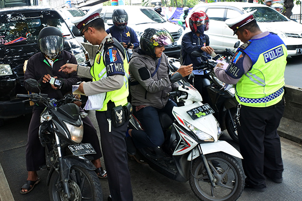 Sejumlah pengendara motor terkena razia Operasi Patuh Jaya