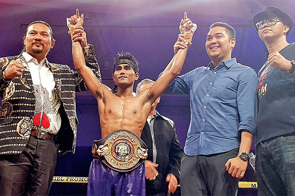 Andika Shabu (tengah kenakan sabuk)