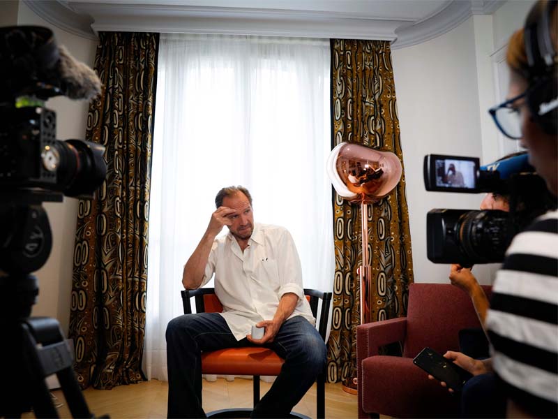 Ilustrasi proses pengambilan gambar atau video.