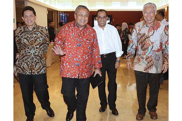 Menteri Perdagangan Enggartiasto Lukita, Gubernur BI Perry Warjiyo, Menhub Budi Karya Sumadi, Kepala Eksekutif Pengawas Perbankan