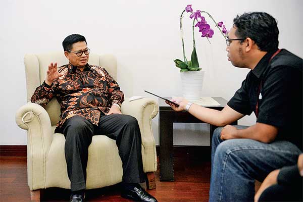 Gubernur Kalimantan Utara Irianto Lambrie menjawab pertanyaan wartawan Media Indonesia di Jakarta, kemarin.