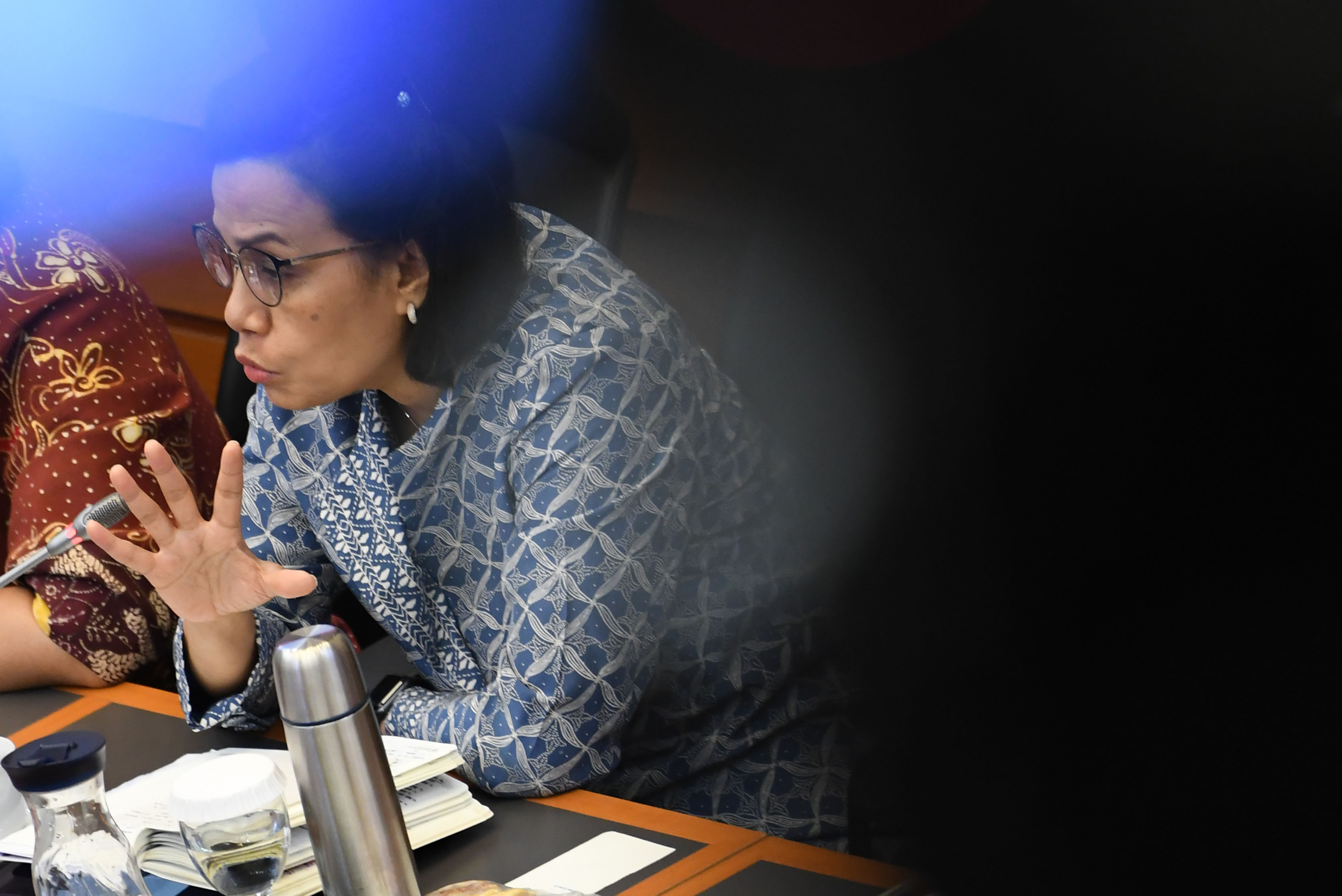 Menteri Keuangan Sri Mulyani Indrawati menyampaikan paparan saat rapat kerja dengan Badan Anggaran (Banggar) DPR