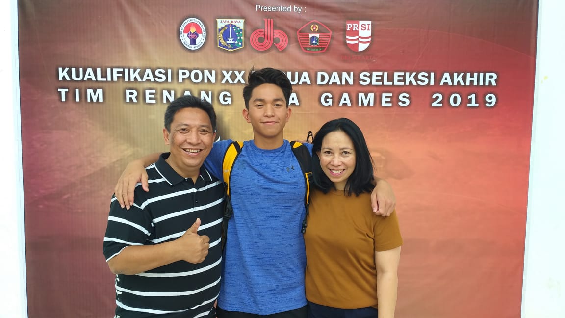 Farrel Armando Tangkas bersama kedua orang tuanya di ajang Jakarta Open