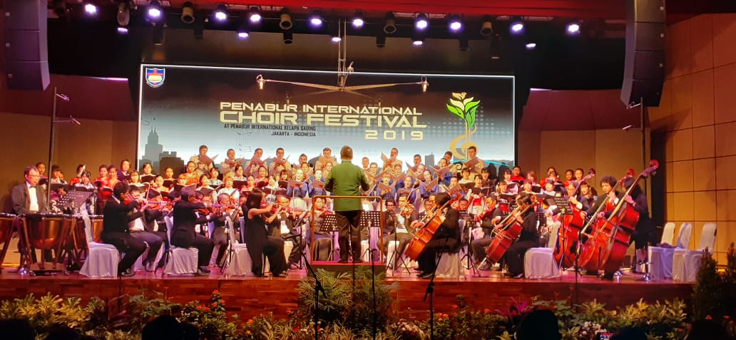 Salah satu penampilan peserta dalam Festival paduan suara internasional yang digelar BPK Penabur di Jakarta.