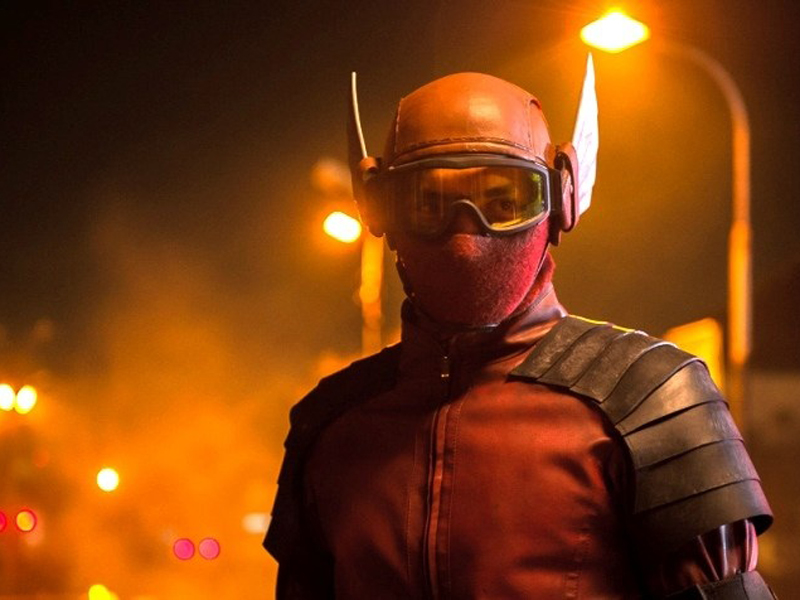 Abimana Aryasatya sebagai Sancaka/Gundala dalam film Gundala (2019).