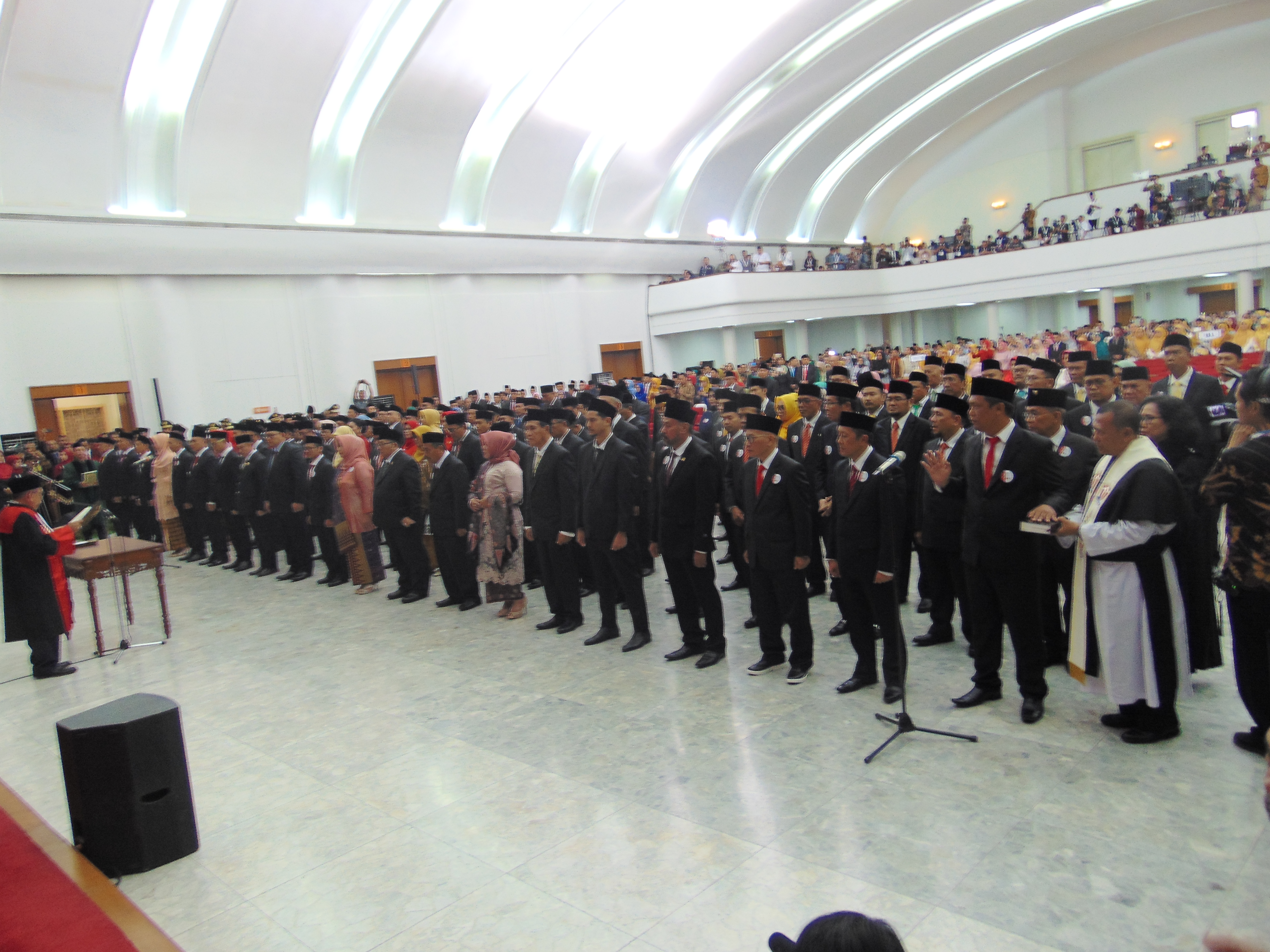 Pengambilan sumpah/janji 120 anggota DPRD Jawa Barat  di Gedung Merdeka Bandung, Senin (2/9)