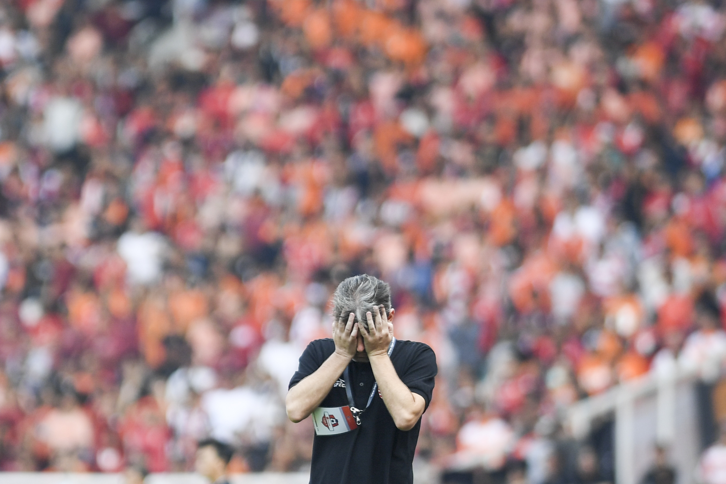  Mantan pelatih tim sepak bola Persija Jakarta Julio Banuelos 