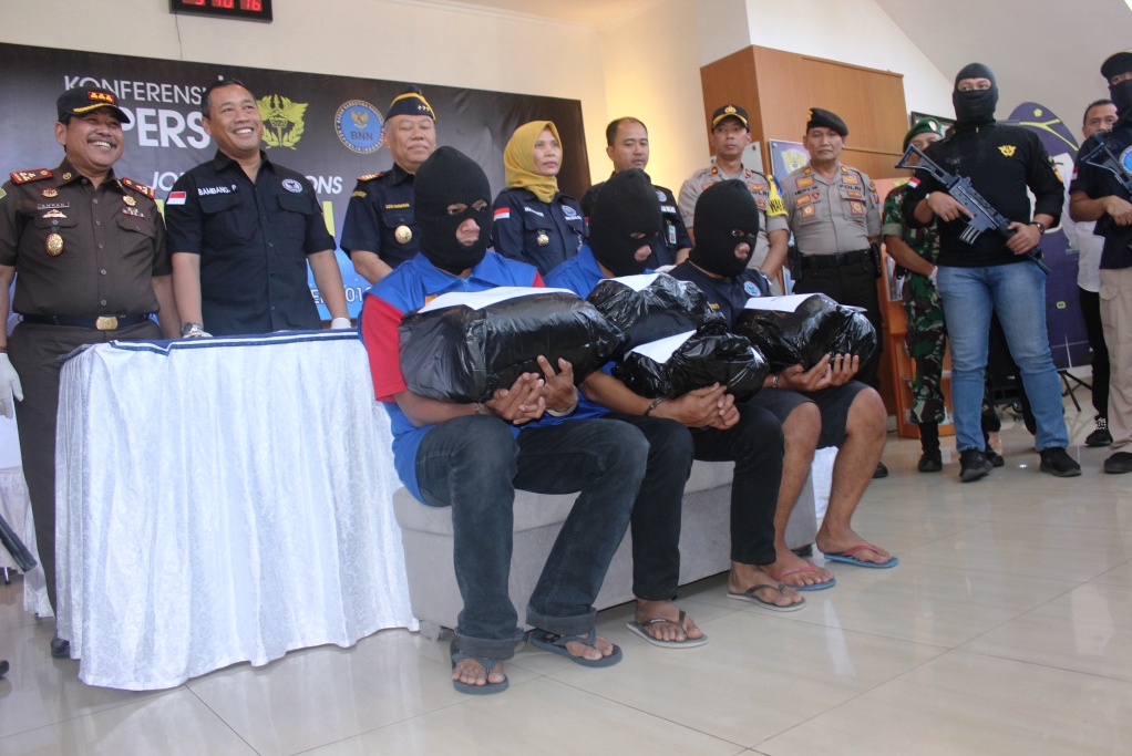 BNN Jatim Ungkap Pengiriman 7Kg Ganja.