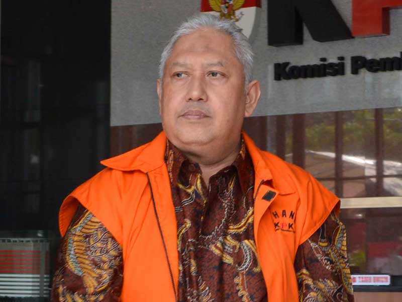 Tersangka mantan Managing Director PT Rohde and Schwarz Indonesia Erwin Arief 